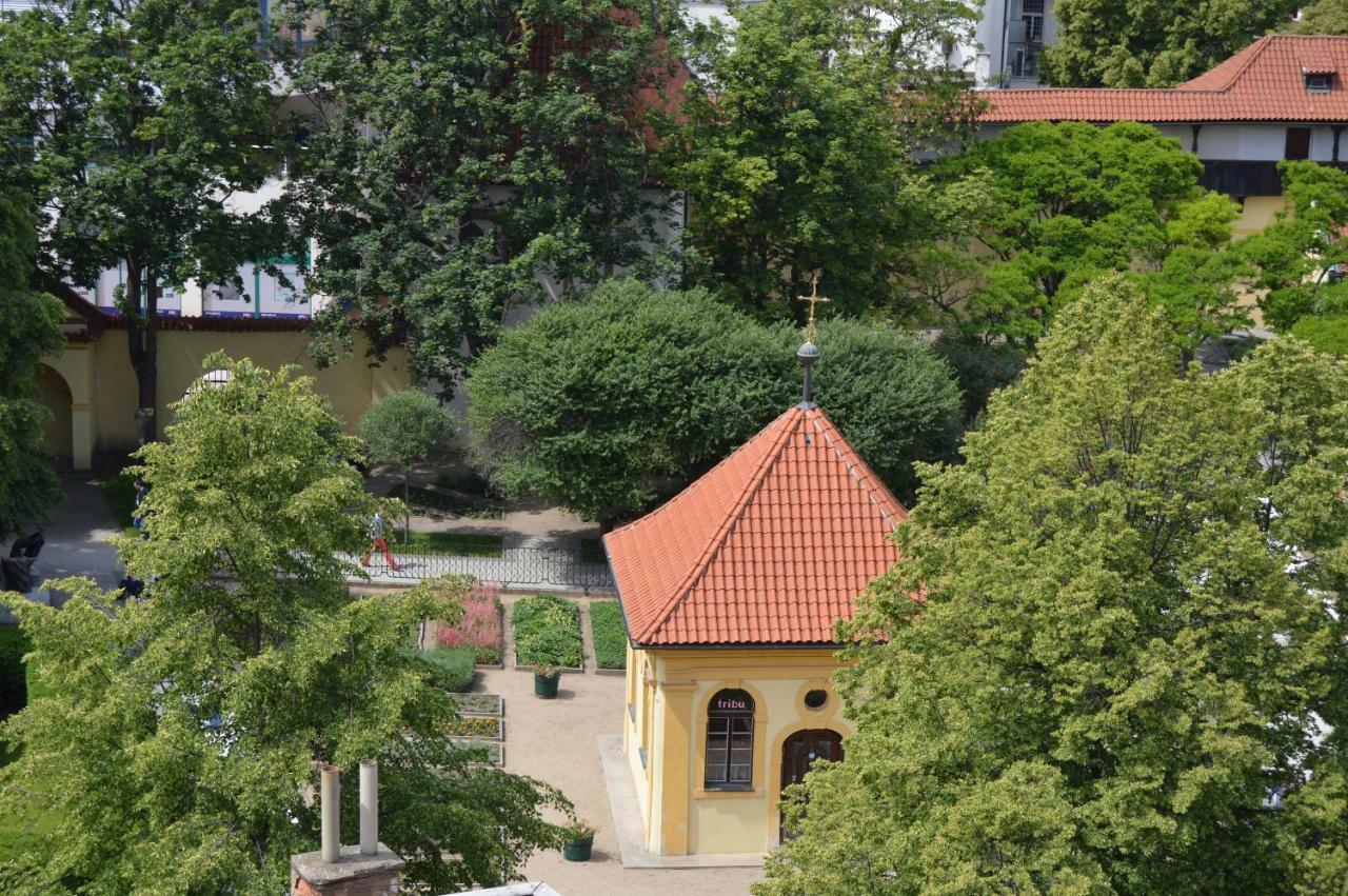 Adria Hotel Πράγα Εξωτερικό φωτογραφία